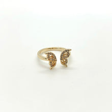 Load image into Gallery viewer, gold sparkly butterfly ring. butterfly effect jewelry. pretty accessories. trendy rings for sale.
